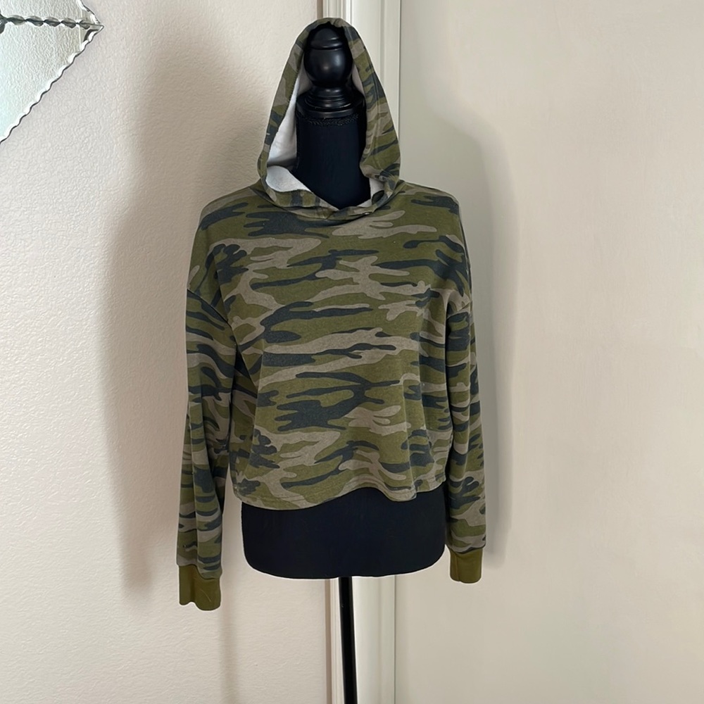 Forever 21 Fleece Camo Cropped Hoodie